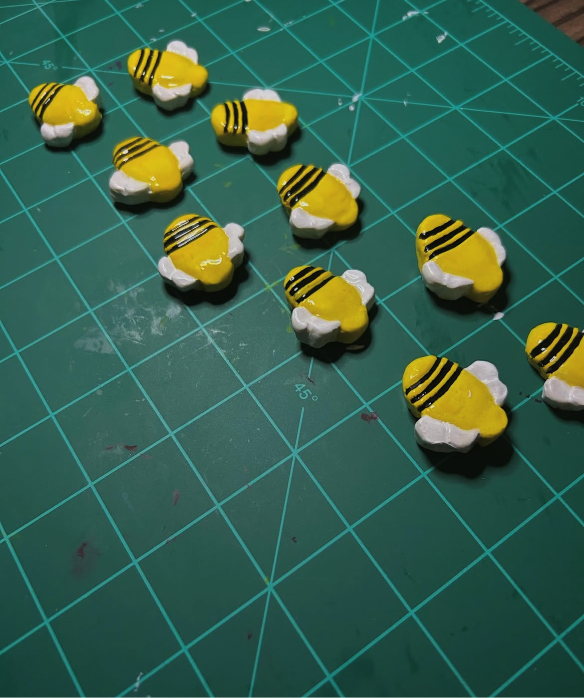 Bee magnets